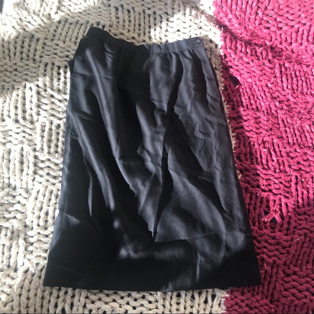 Mid-20th Century Tea Length Skirt 🖤⚫️